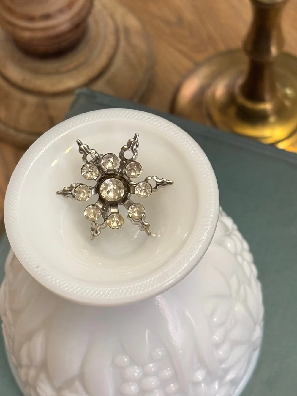 Vintage Snowflake Rhinestone Brooch - 1950’s - Picture 2 of 3